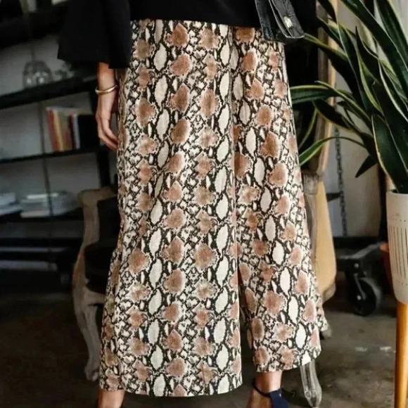 Contemporay wide legged Snake Print Pants - Picture 3 of 5